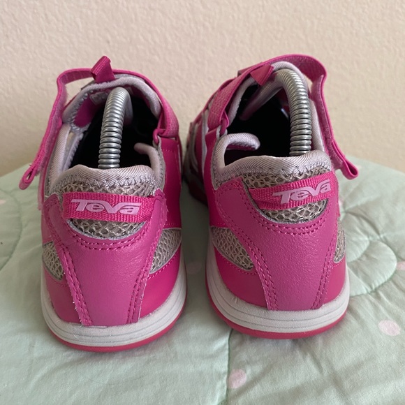 TEVA Pink and Gray Girls Shoes 3 - Picture 8 of 14